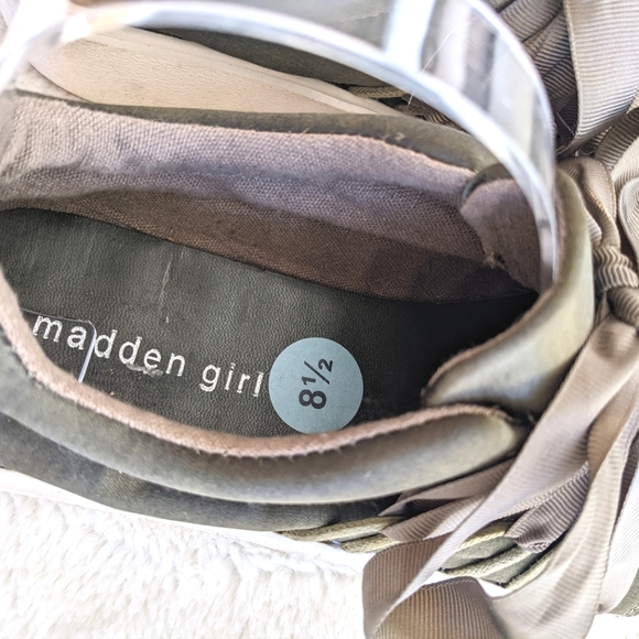 Madden Girl Green Flats Sneaker Shoes Size 8.5 - Picture 5 of 7